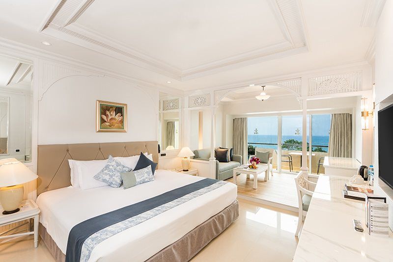 Royal Cliff Beach Hotel Pattaya pool and grounds in Central Pattaya