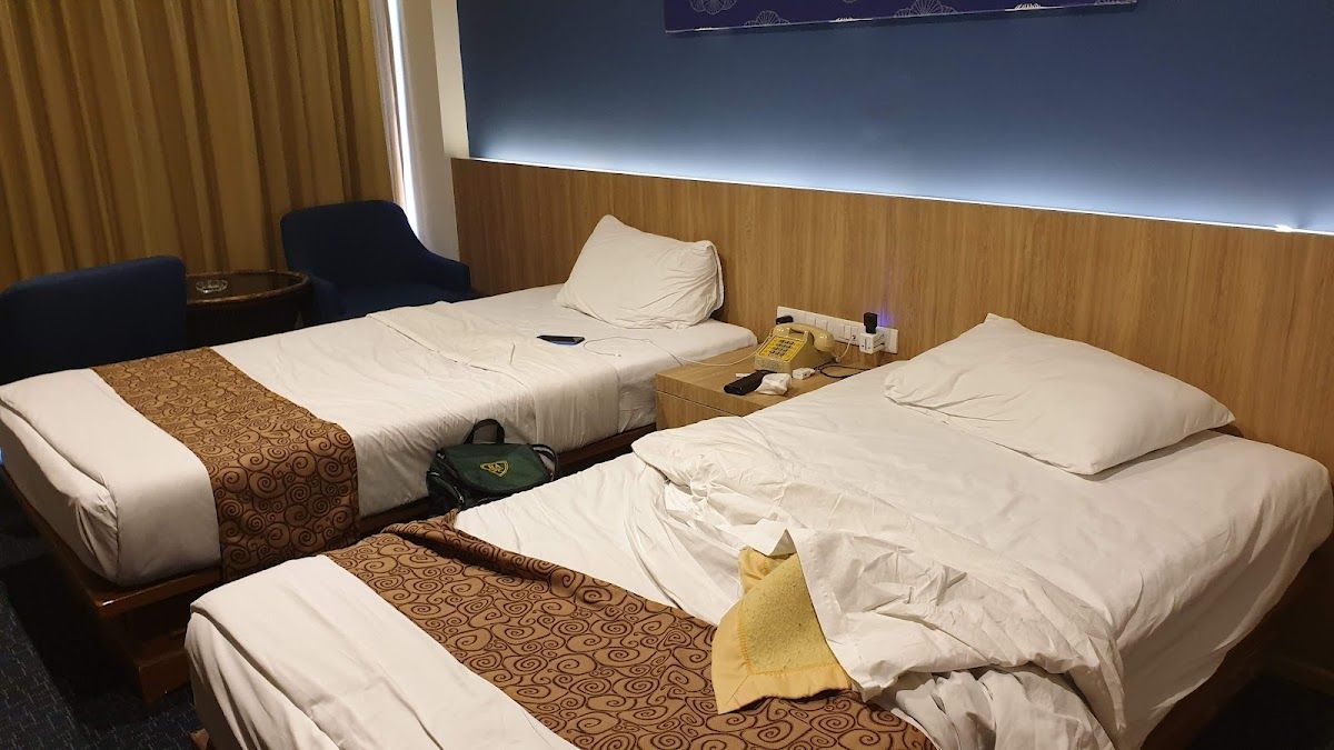 Royal Palace Hotel - Pattaya pool and grounds in Central Pattaya