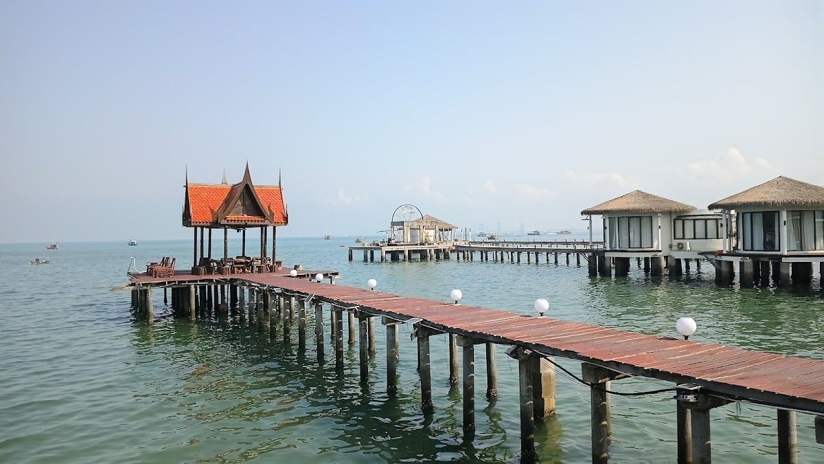 Ruenton Resort exterior in Bang Saray