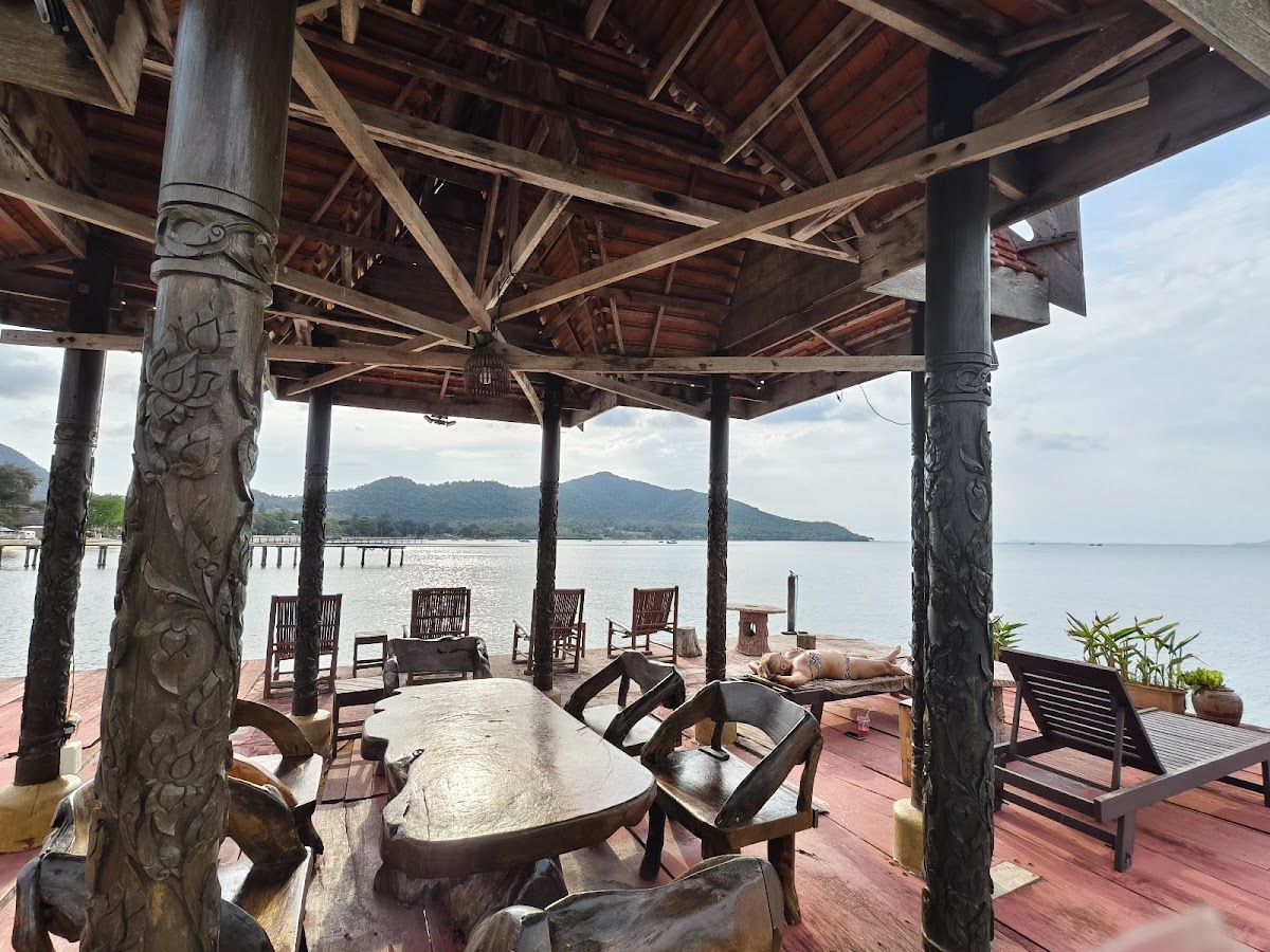 Ruenton Resort room interior in Bang Saray