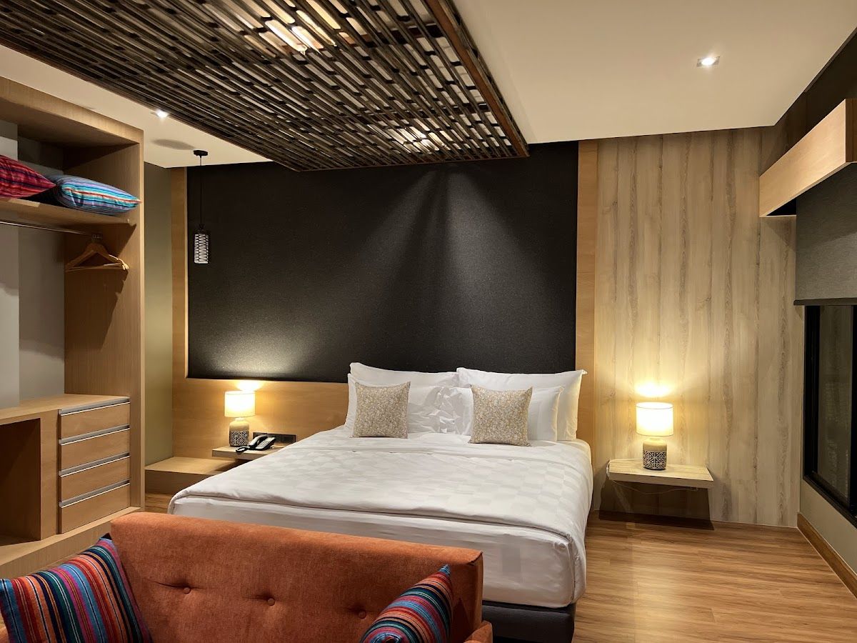 Sand Dollar Boutique Hotel pool and grounds in Bang Saray