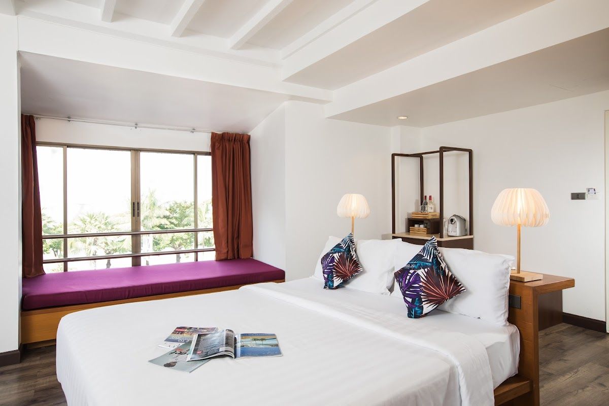 Sandalay Resort pool and grounds in Central Pattaya