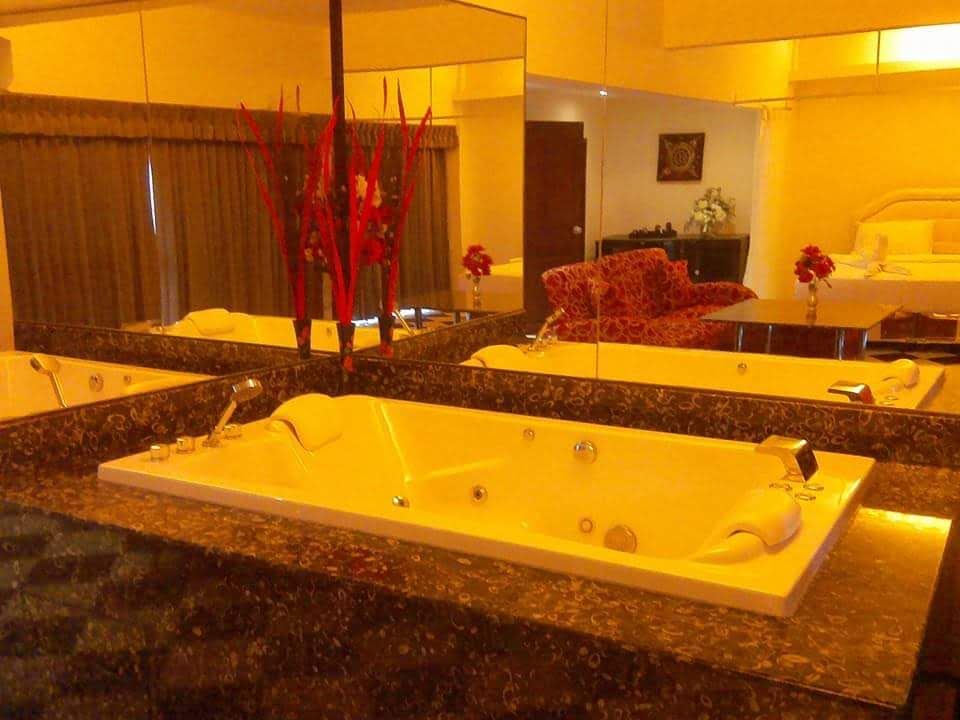 Scandic Apartments pool and grounds in Central Pattaya