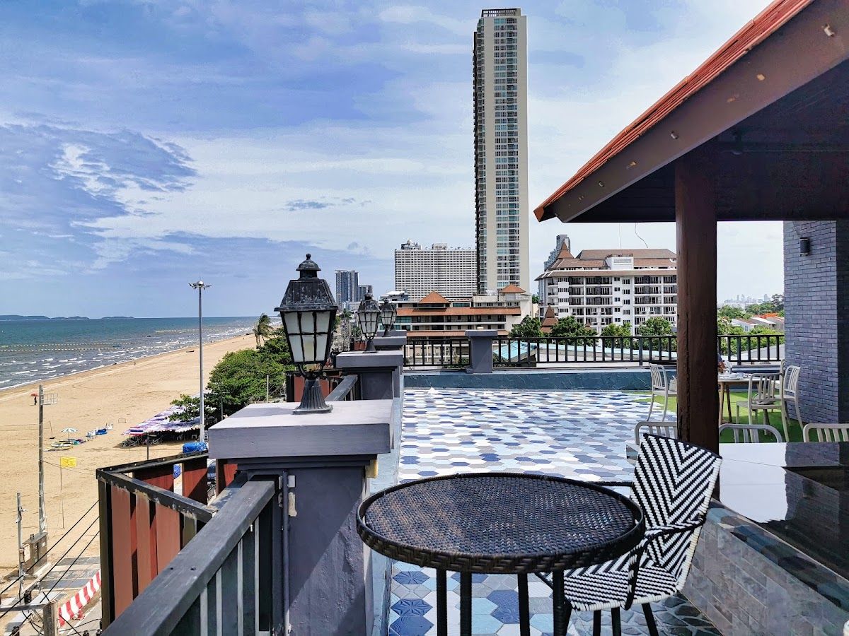 Seaside Hotel Jomtien exterior in Jomtien