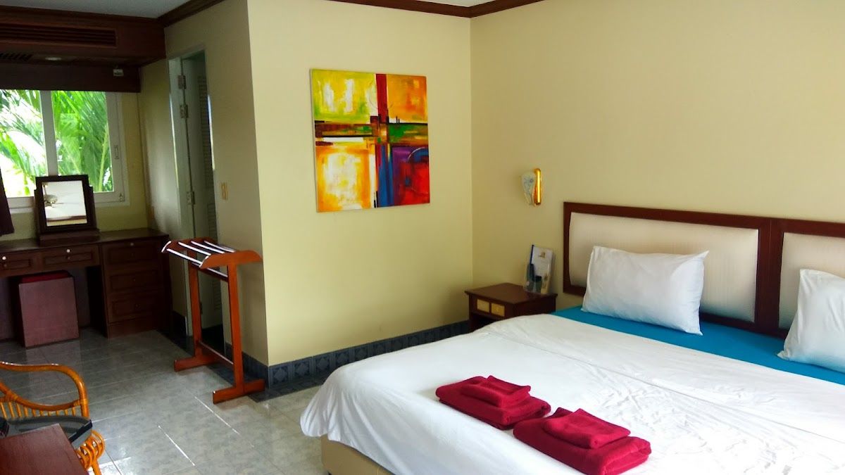 Serenity Resort & Residences pool and grounds in Pratumnak Hill