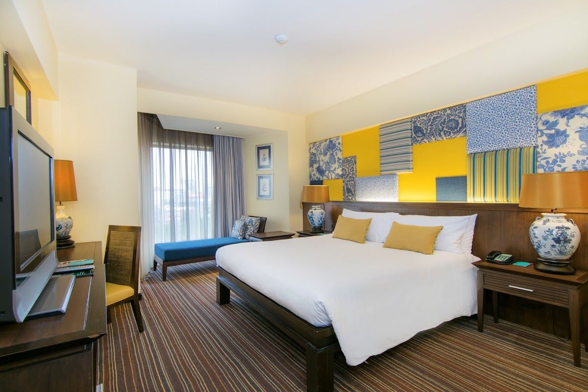 Siam Bayview Hotel pool and grounds in Central Pattaya