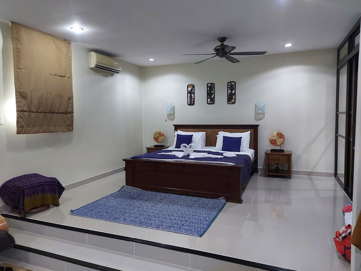 Siam Court Hotel and Resort pool and grounds in Bang Saray