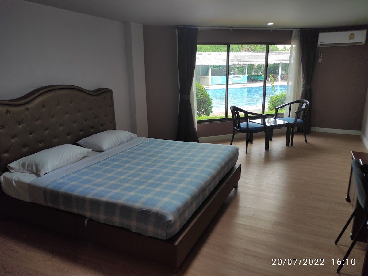 Silver Beach Hotel Pattaya pool and grounds in Central Pattaya