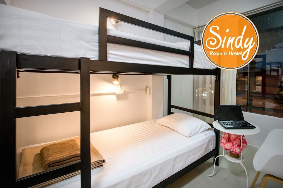 Sindy Rooms & Hostel Pattaya pool and grounds in Wongamat Beach