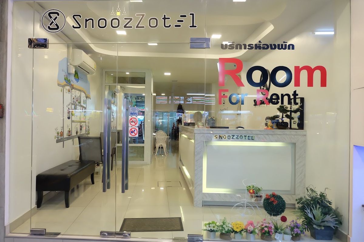 SnoozZotel exterior in Central Pattaya