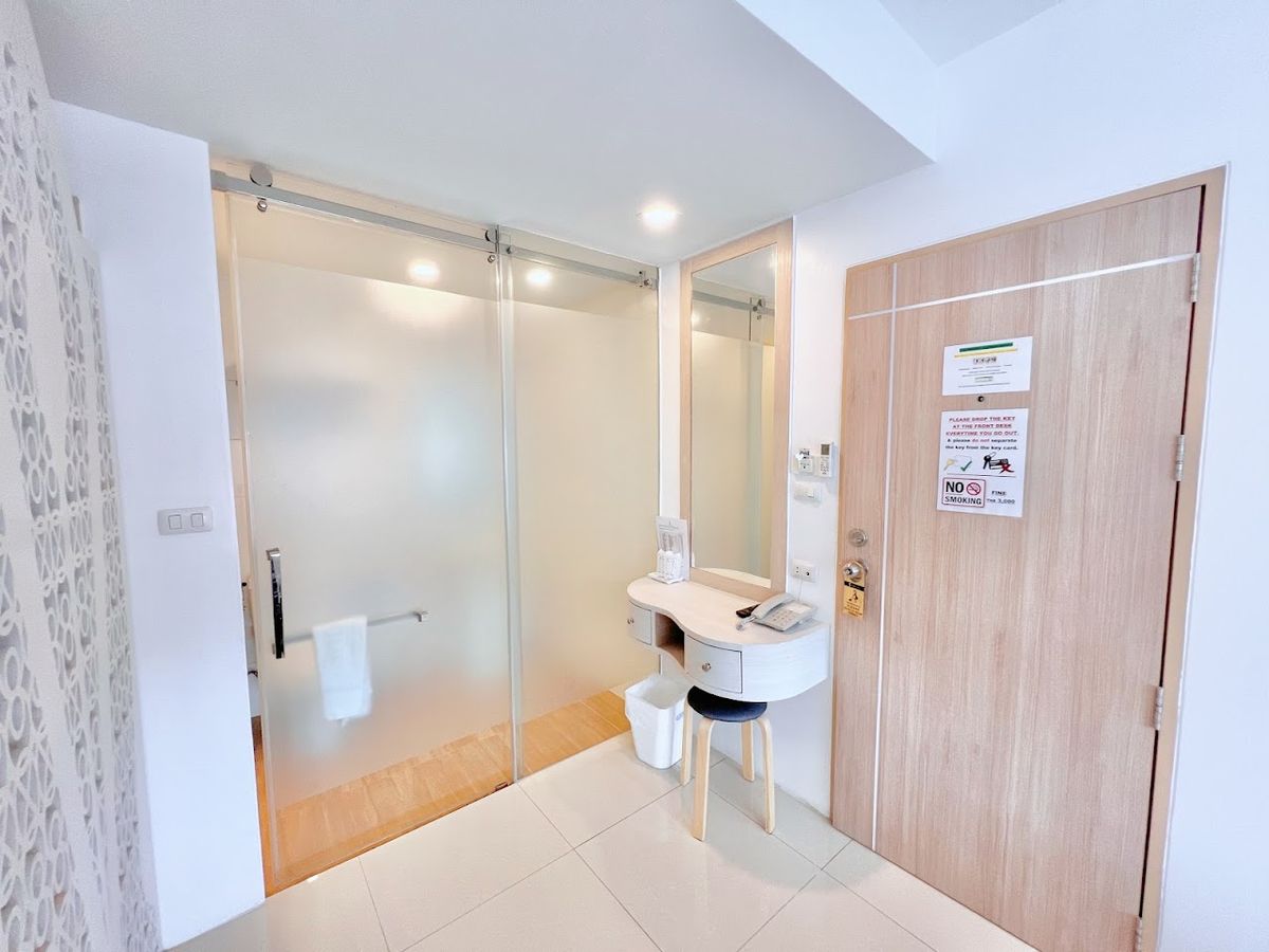 SnoozZotel room interior in Central Pattaya