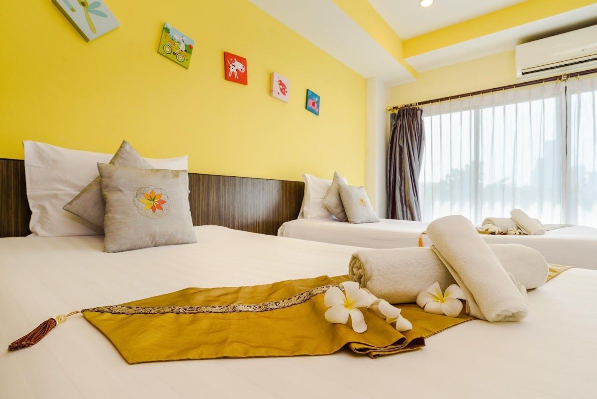 Stay Resort Pattaya pool and grounds in Wongamat Beach