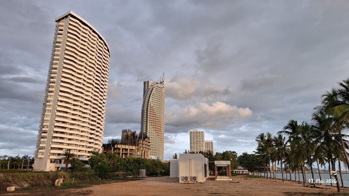 Sunshine Beach Resort Jomtien exterior in Jomtien