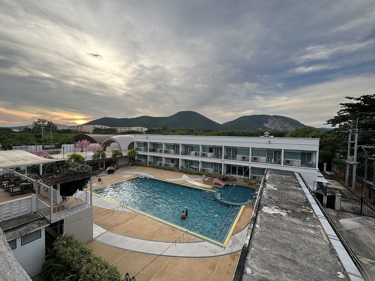 Swan Lake Hotel Sattahip room interior in Bang Saray