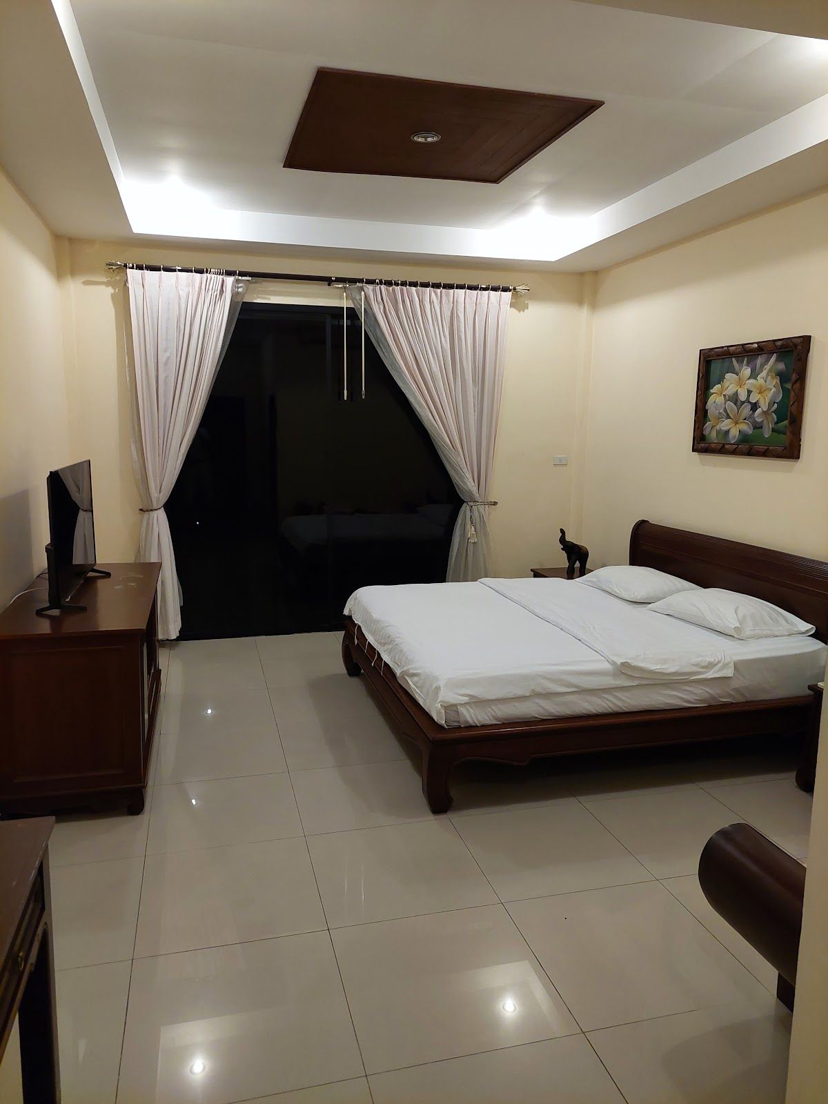 Thai Pura Resort Pattaya pool and grounds in Wongamat Beach