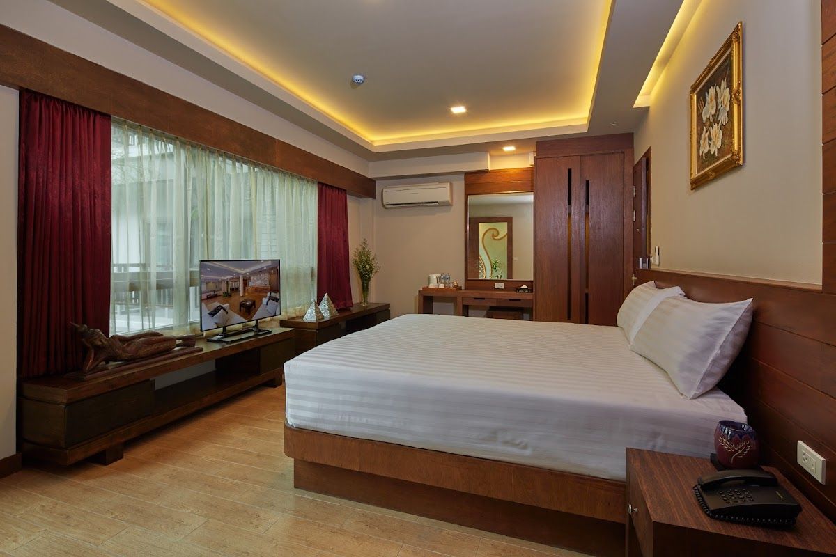 The Agate Pattaya Boutique Resort pool and grounds in Central Pattaya