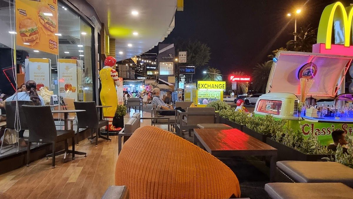The Bay Pattaya pool and grounds in Central Pattaya