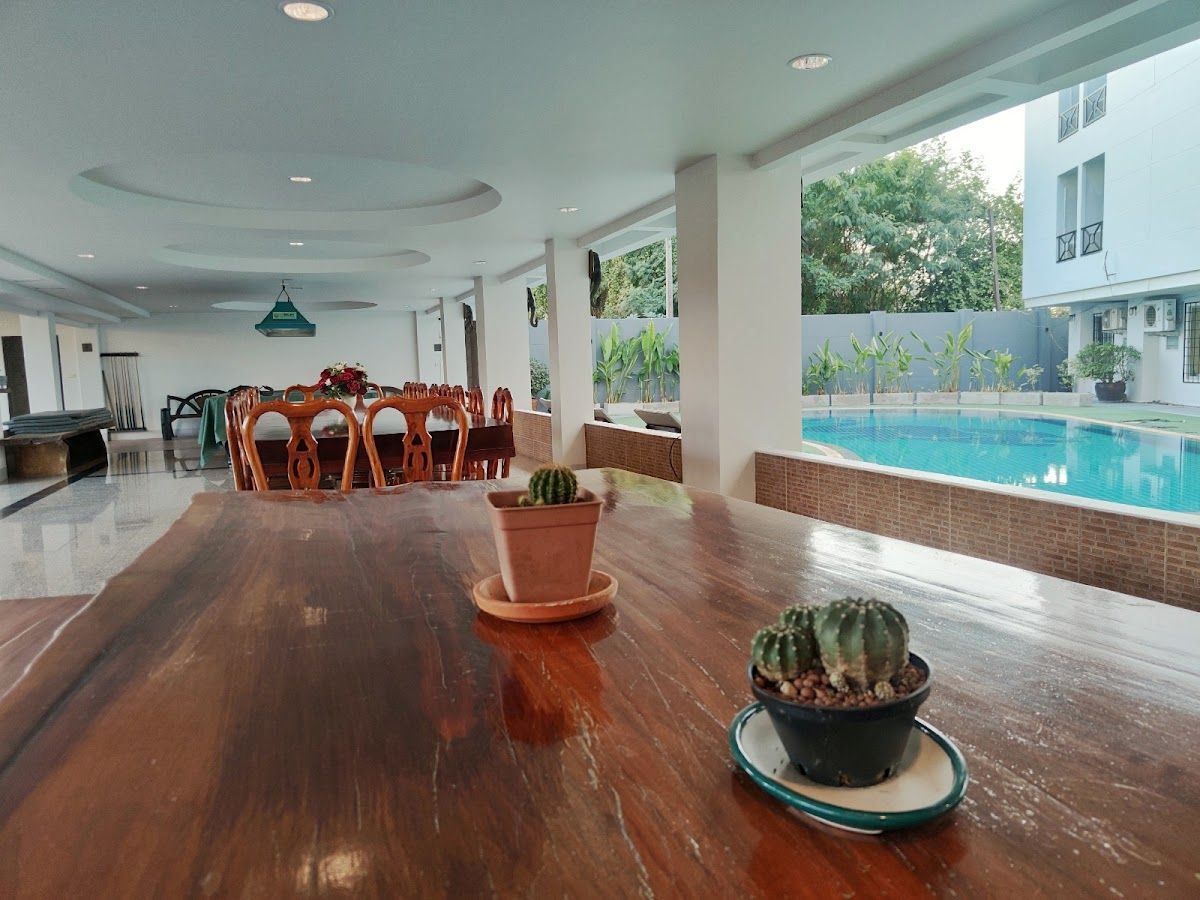 The Chanthong Residence and Hotel Pattaya room interior in Pratumnak Hill