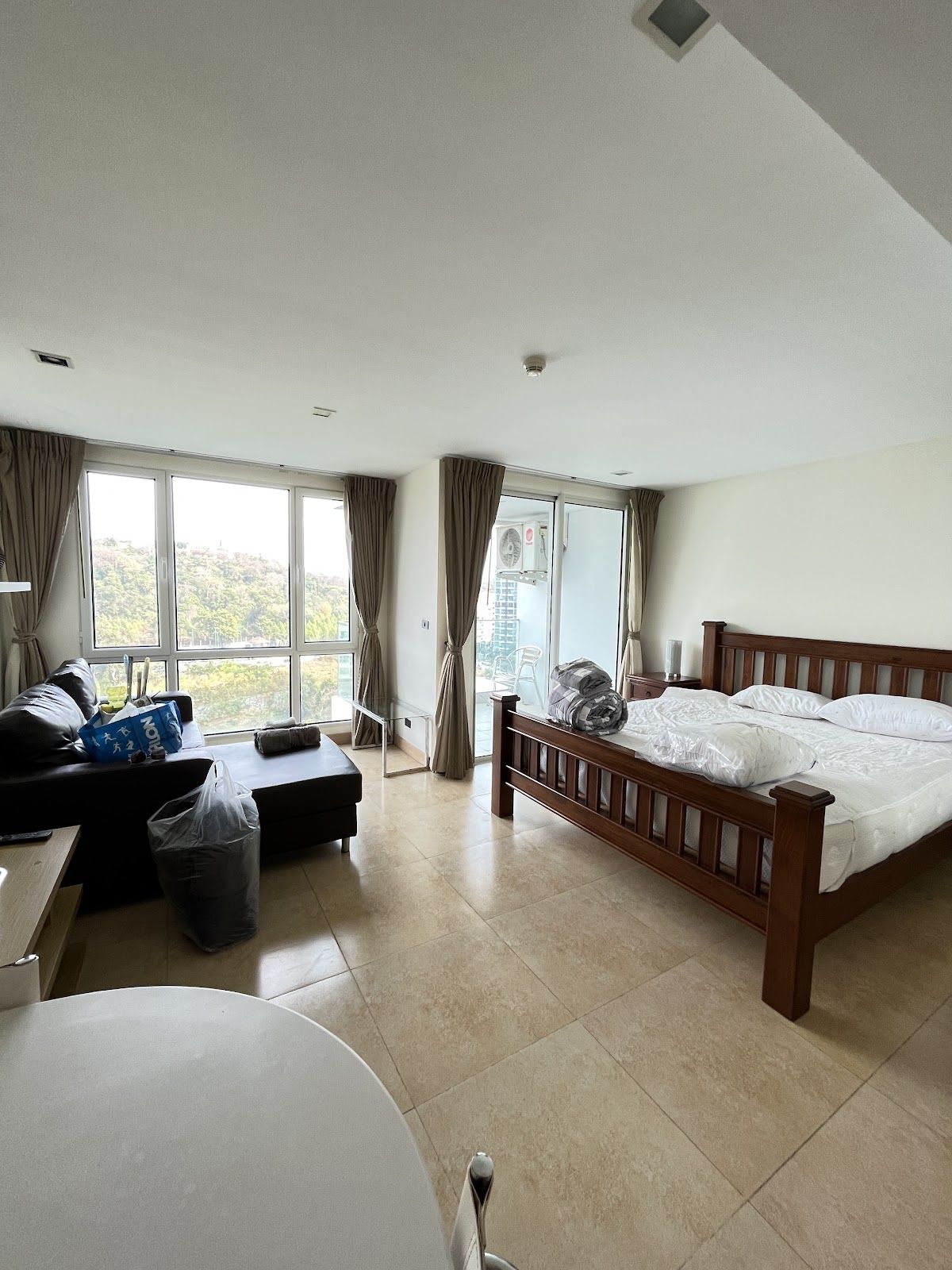 The Cliff Resort Pattaya pool and grounds in Pratumnak Hill