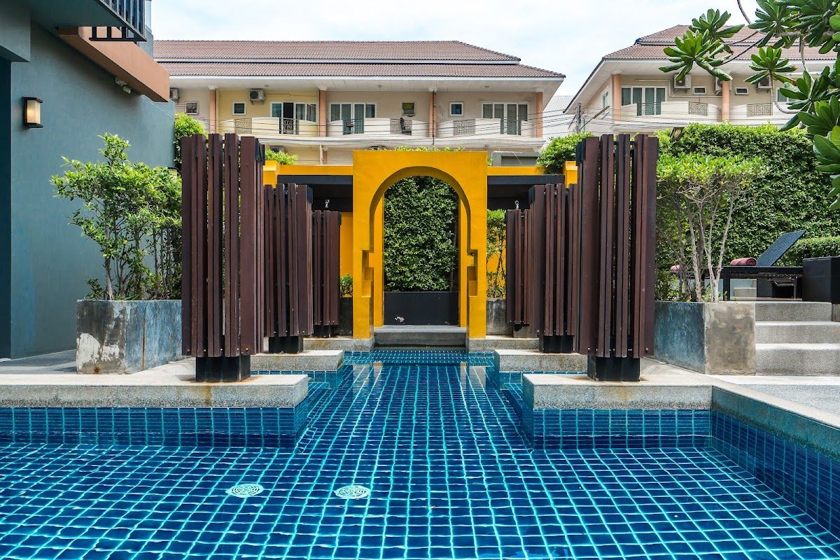 The Grass Serviced Residences exterior in Pratumnak Hill