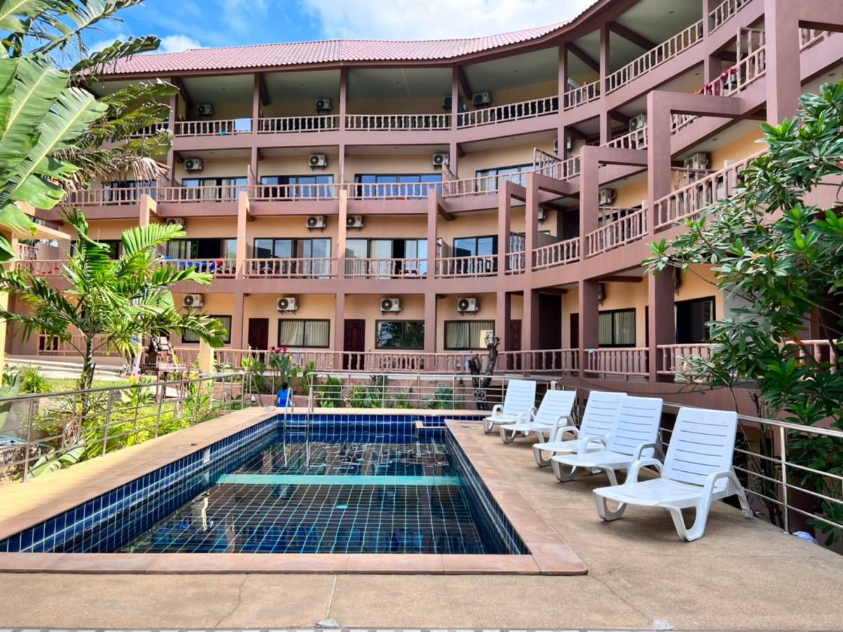 The Haad Yao Resort exterior in Naklua