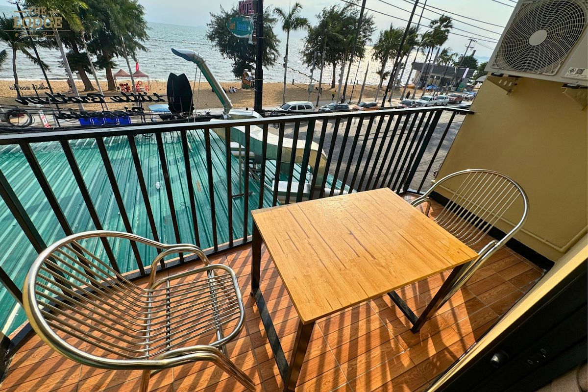 The Lodge Jomtien 7 เดอะลอดจ์ จอมเทียนบีช 7 room interior in Jomtien Beach