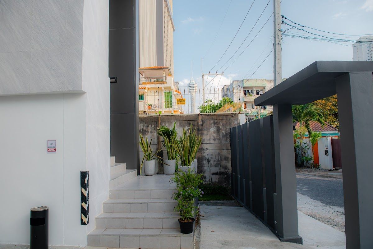 The Rizin Hotel Phratamnak exterior in Jomtien Beach
