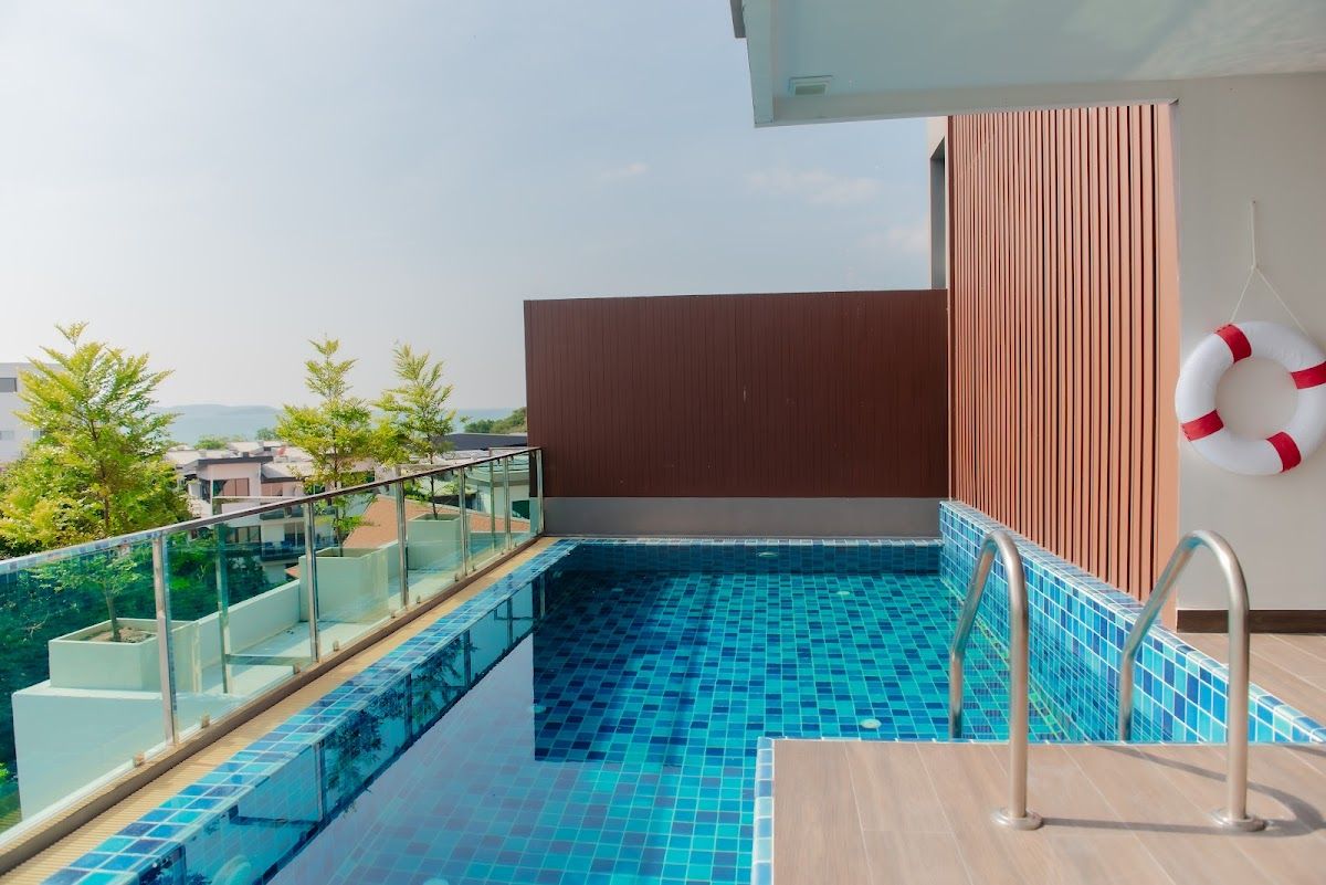 The Rizin Hotel Phratamnak room interior in Jomtien Beach