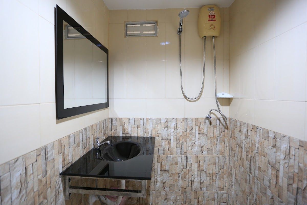 The Siam Guest House - Budget Guest House - Hotel room interior in Central Pattaya
