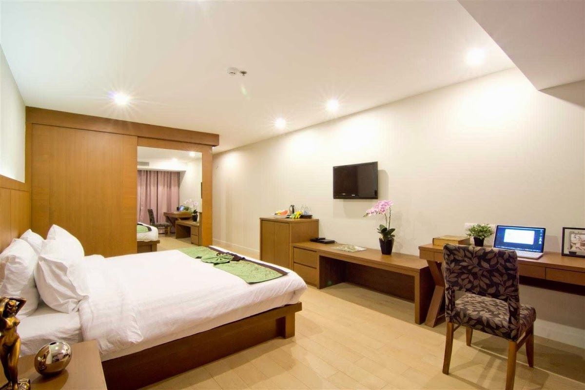 The Stay Hotel - Pattaya pool and grounds in Central Pattaya