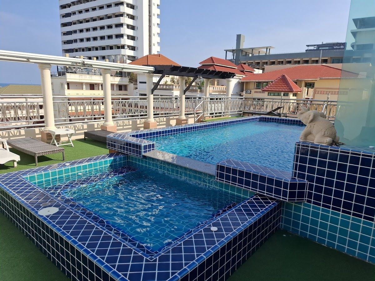 The Whitehouse Condotel exterior in Central Pattaya