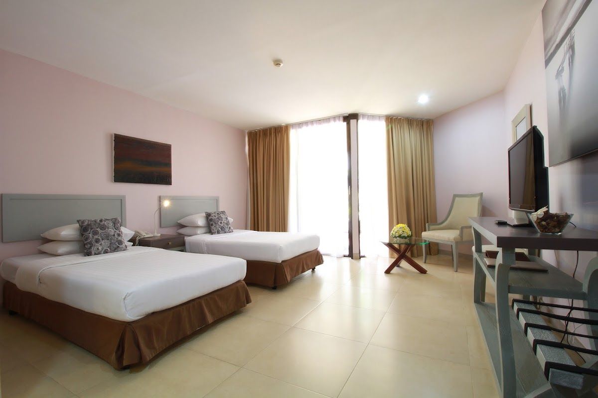 Tropicana Hotel Pattaya pool and grounds in North Pattaya