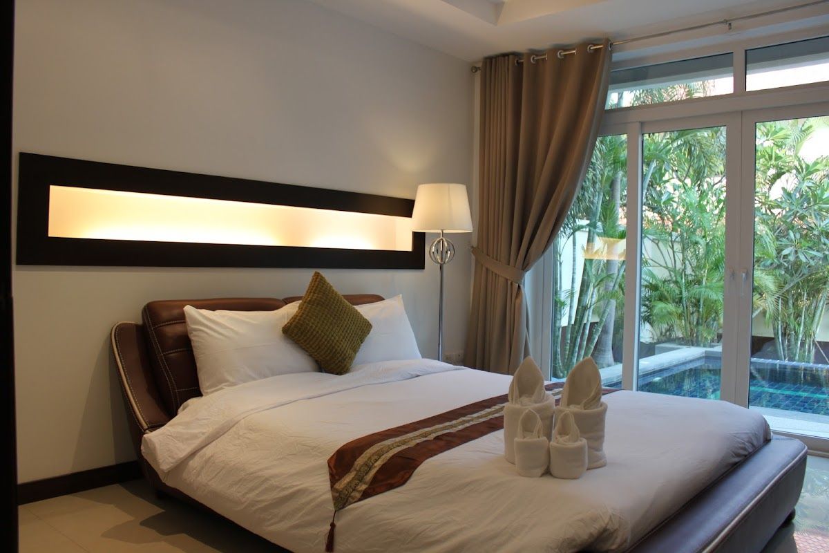 Tropicana Pool Villa Pattaya pool and grounds in Central Pattaya