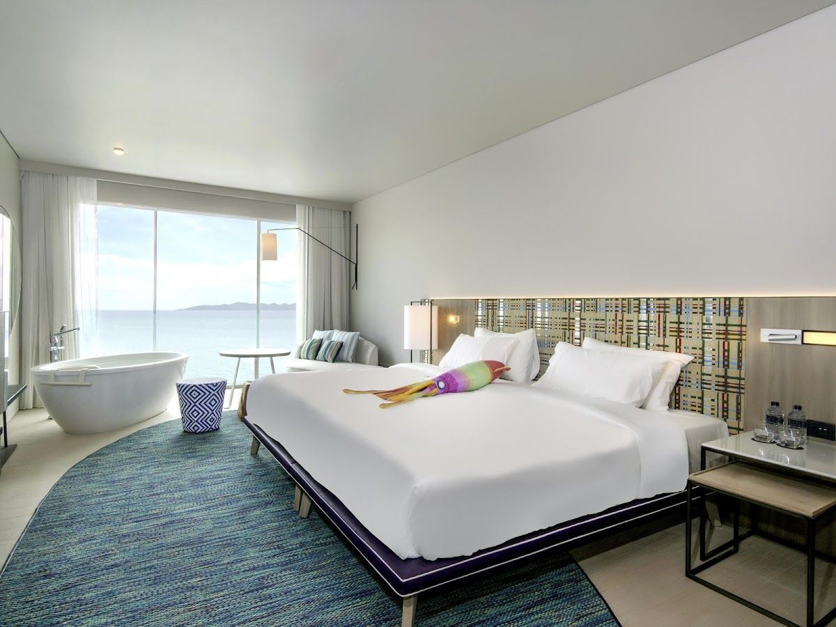 Veranda Resort Pattaya pool and grounds in Pratumnak Hill