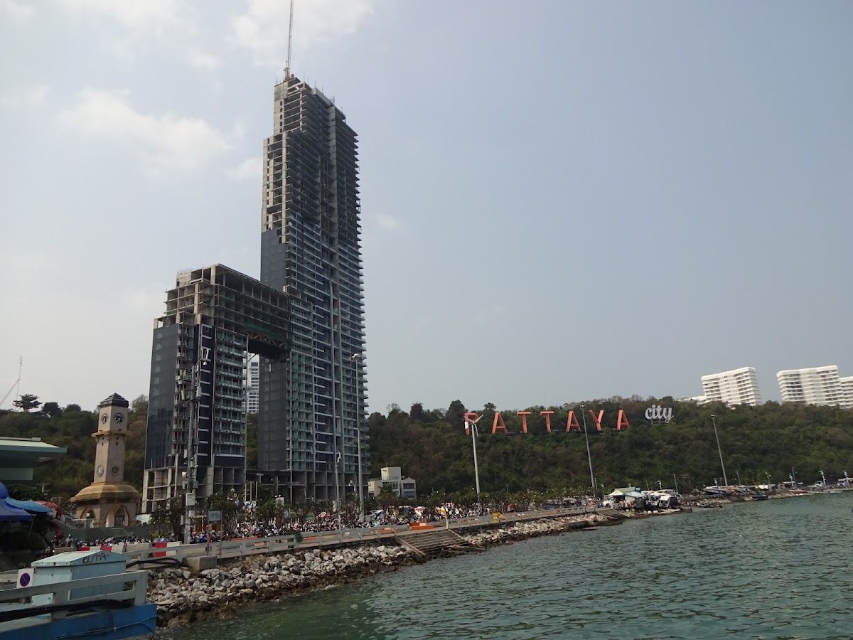 Waterfront Suites & Residences pool and grounds in Central Pattaya