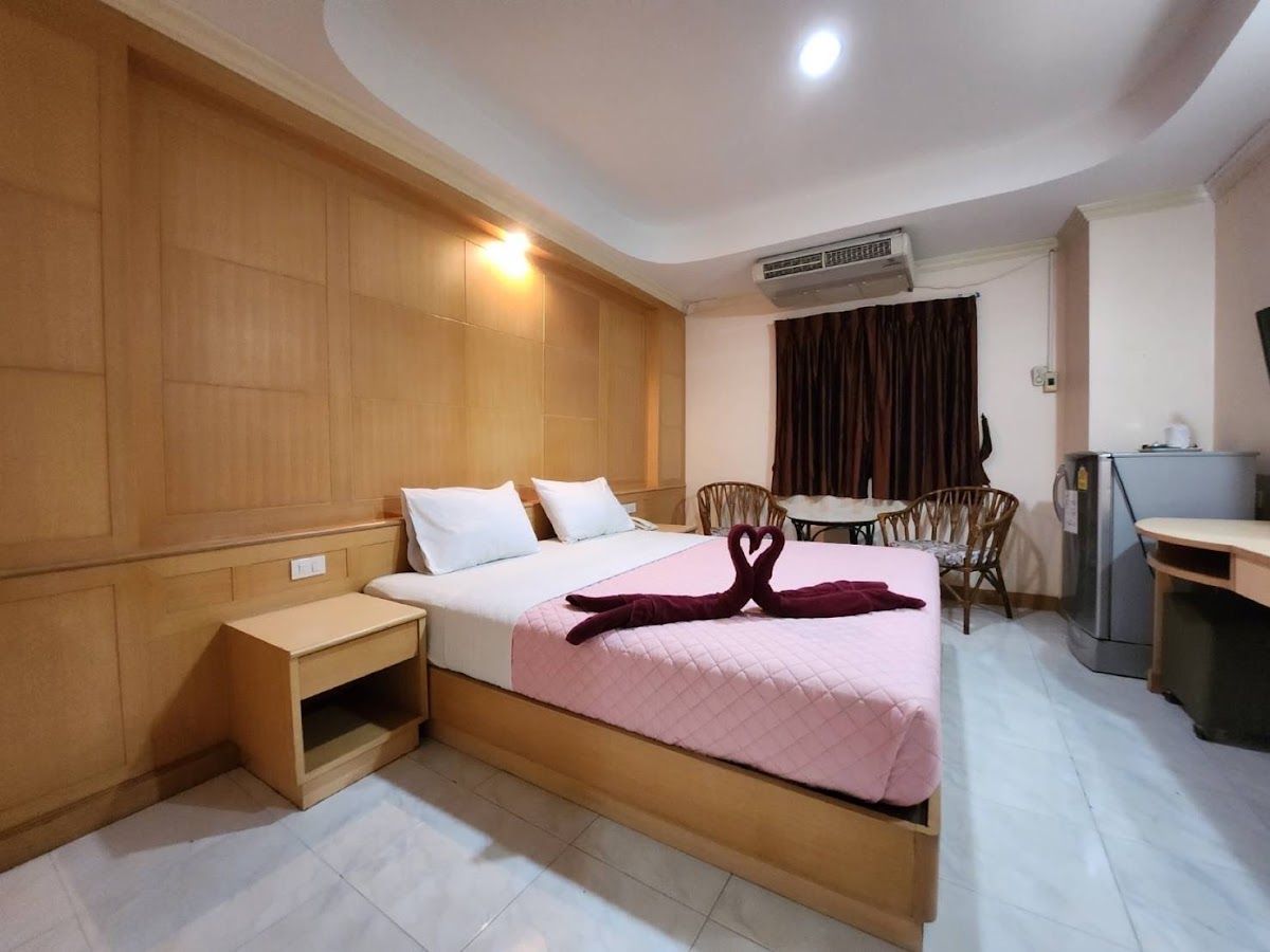 White Rose​ Hotel​ II​ pool and grounds in Walking Street