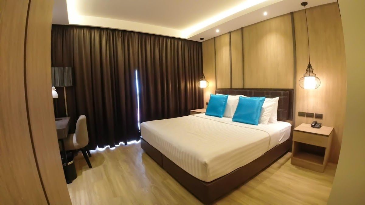 Wyatt Hotel Jomtien Beach pool and grounds in Jomtien Beach