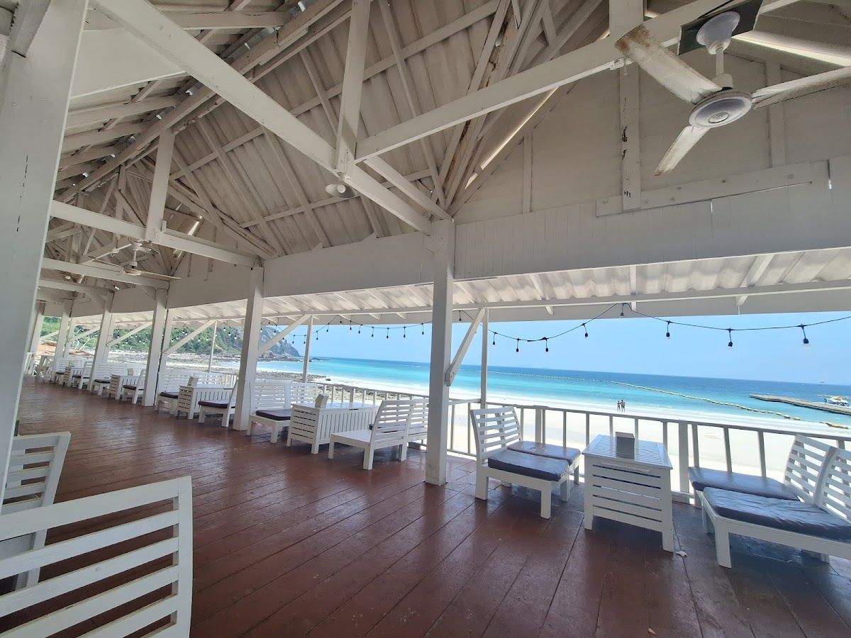 Xanadu Beach Resort room interior in Naklua
