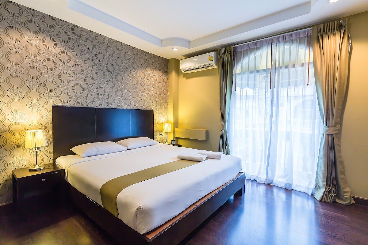 Zing Resort & Spa pool and grounds in Jomtien Beach